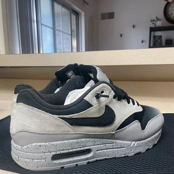🔥Nike Air Max 1🔥 - Picture 9 of 14